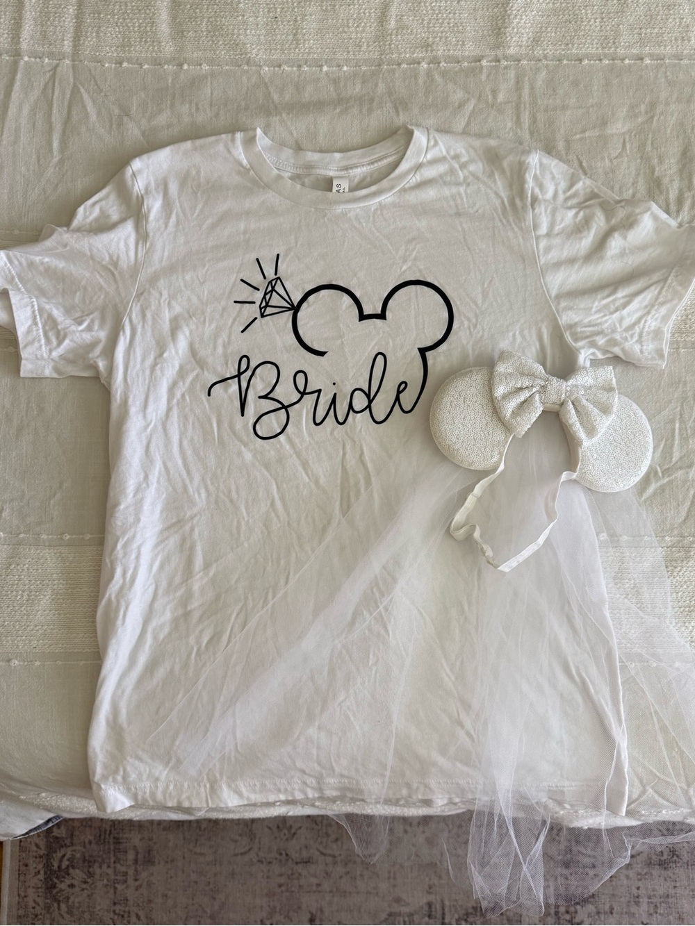 Bridal Minnie White Graphic Tee